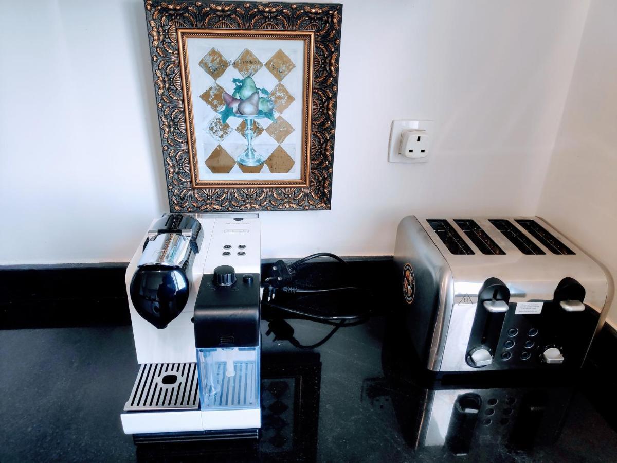 La Marina Luxury Apartment Fully Furnished Free Wifi, High Standard Residence, Amazing Prime Location Close To Restaurants, Transport, Beach And Bouregreg River Salé Extérieur photo